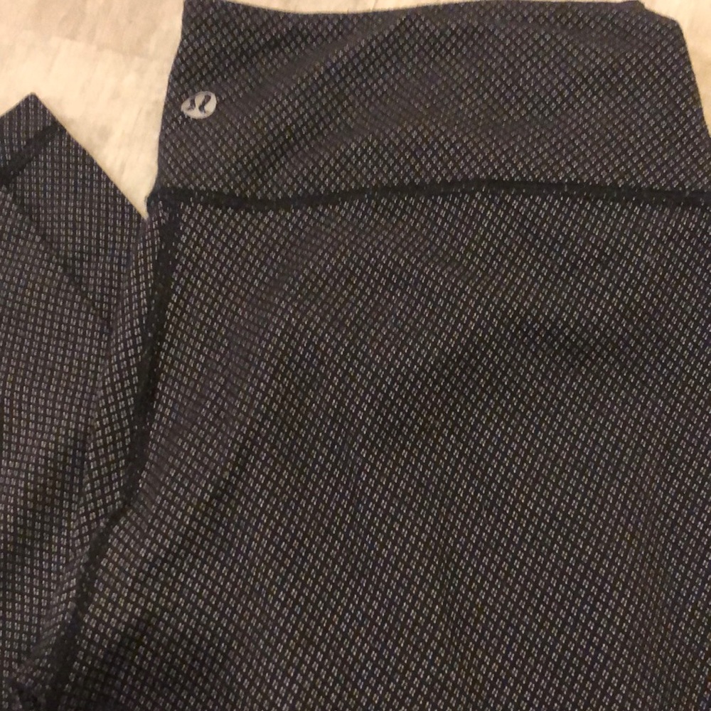 Lululemon Size 8 Grey Textured Leggings